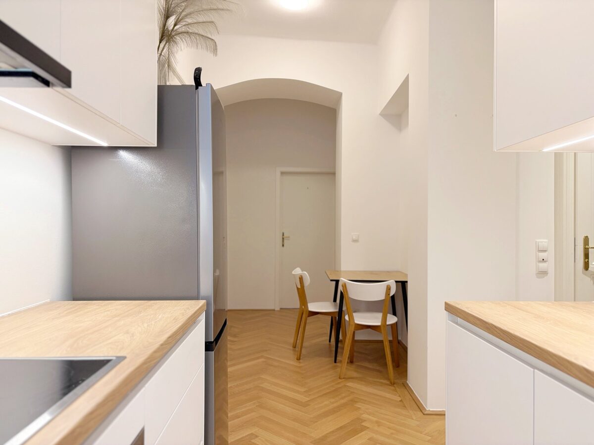 Modern kitchen with dining